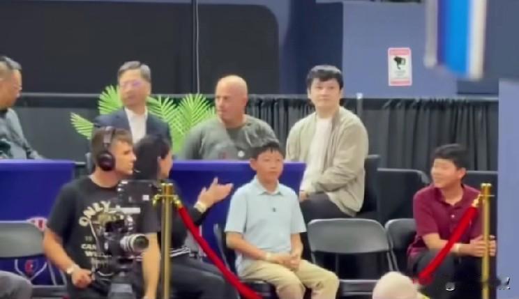 笑死了！樊振东出席MLTT总决赛，全场呼喊"樊振东"！

东哥是MLTT的战略投