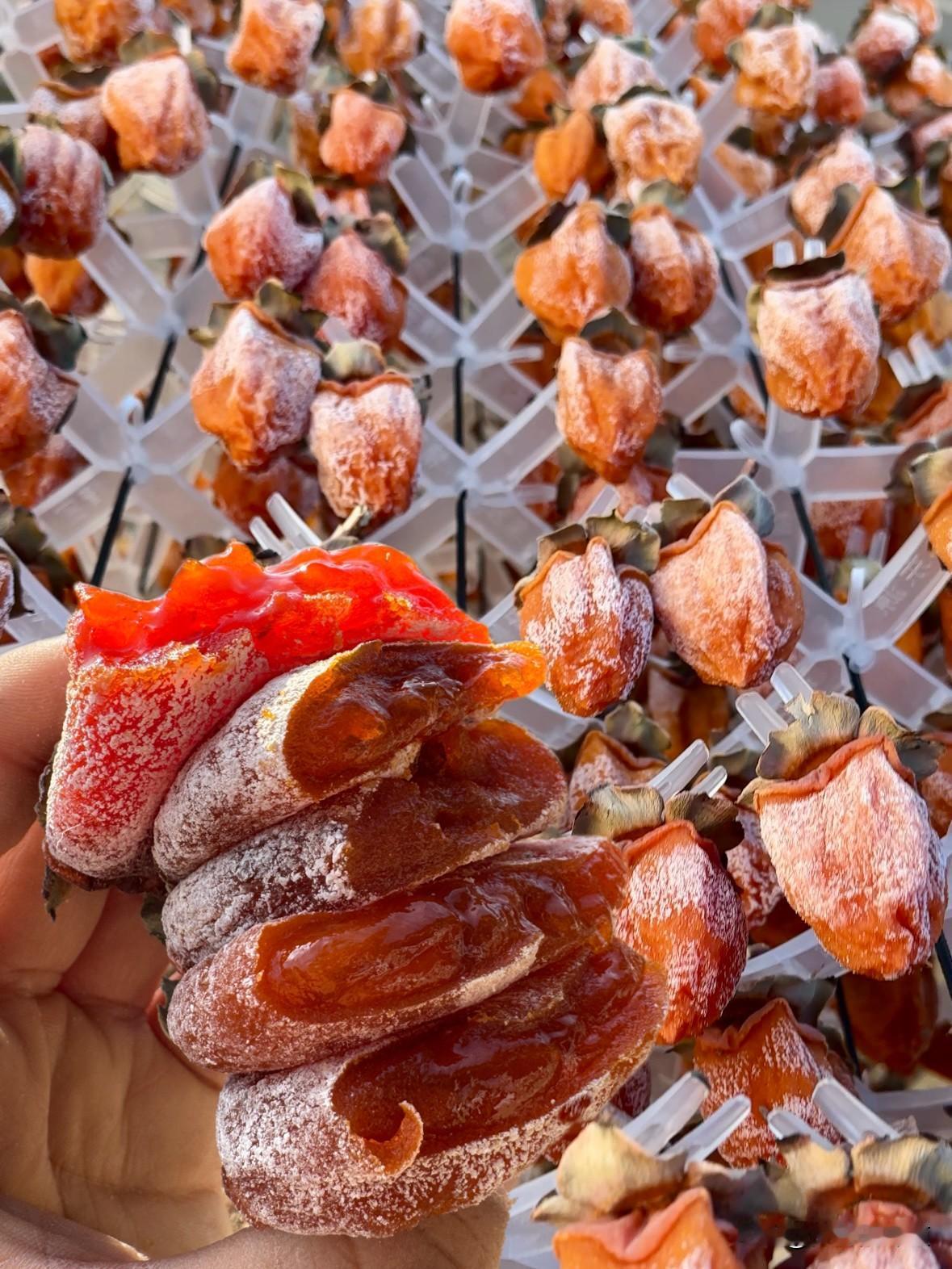 一句话：这柿饼，流心！软糯！不齁甜！
每个都单独包着，带托盘，送人有面子。我自己