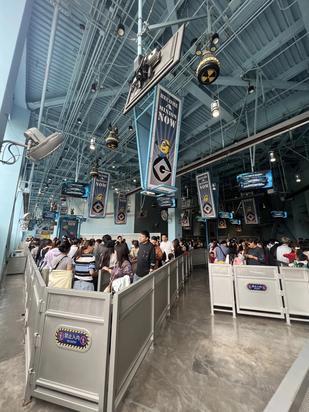 10.3 此时小黄人排队现状……