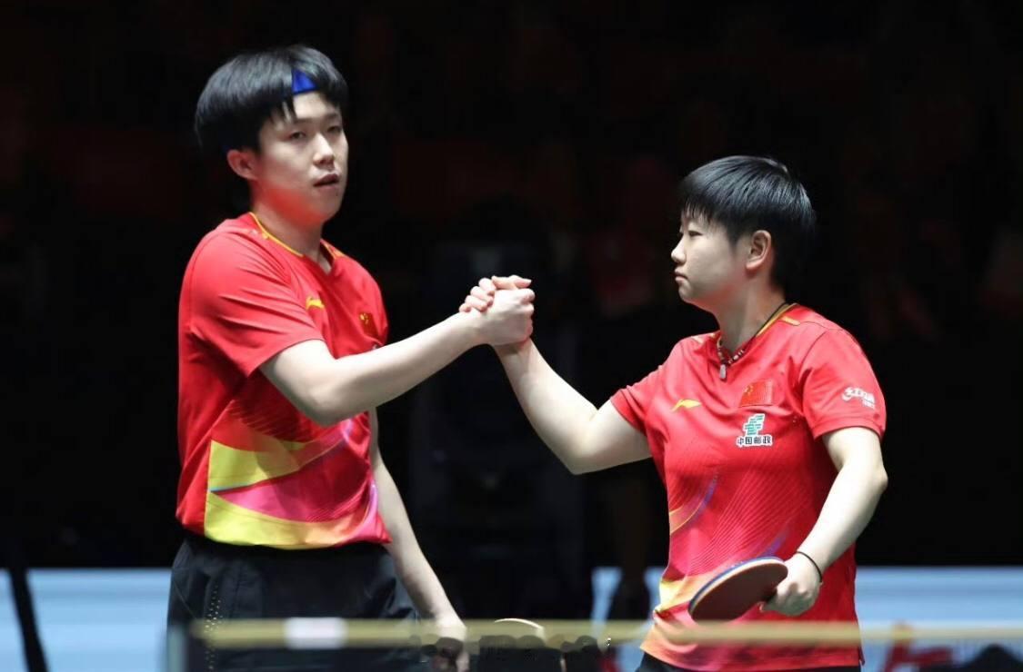 ：WTT香港总决赛的国乒内战对决2025年WTT香港总决赛首日赛程中，一场备受瞩