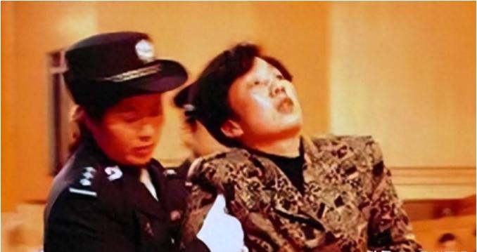 2001年，“女老虎”蒋艳萍被判处死刑，万念俱灰之下，听说只要怀孕就可争取缓刑，