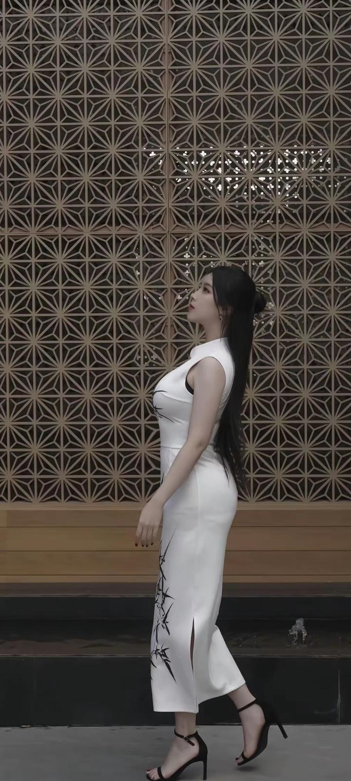 试对：

醉卧古藤听鸦叫
闲摘新柳观燕飞

******

网图侵删