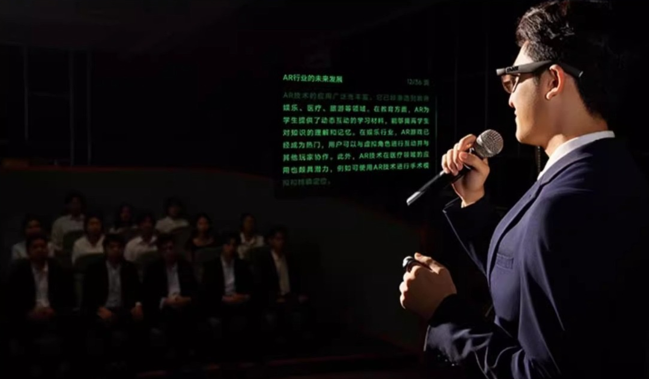 【AI眼镜实时翻译、无人机足球空中穿梭！义乌全球数贸中心首发多款“黑科技”】7月