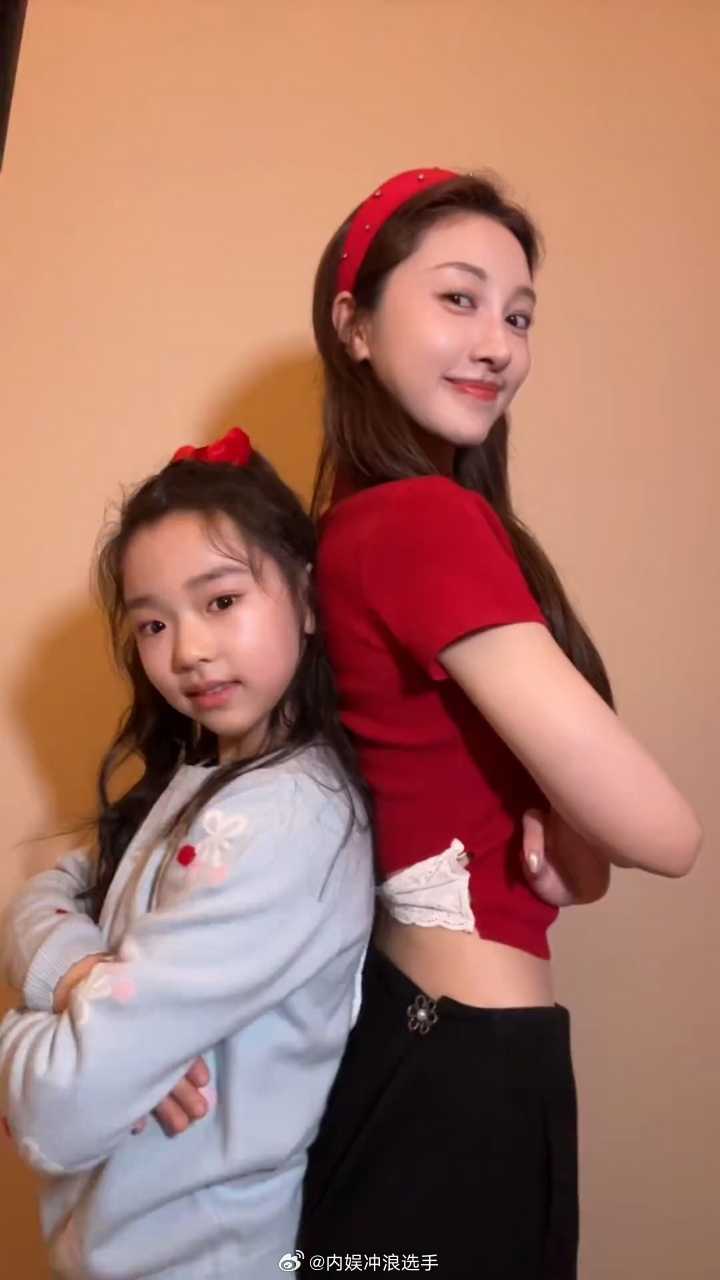 张小婉小酒窝合拍小酒窝张小婉合拍 啊啊啊啊可爱 ​​​