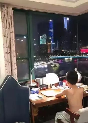 孩子还是那个孩子，但背景太强大！