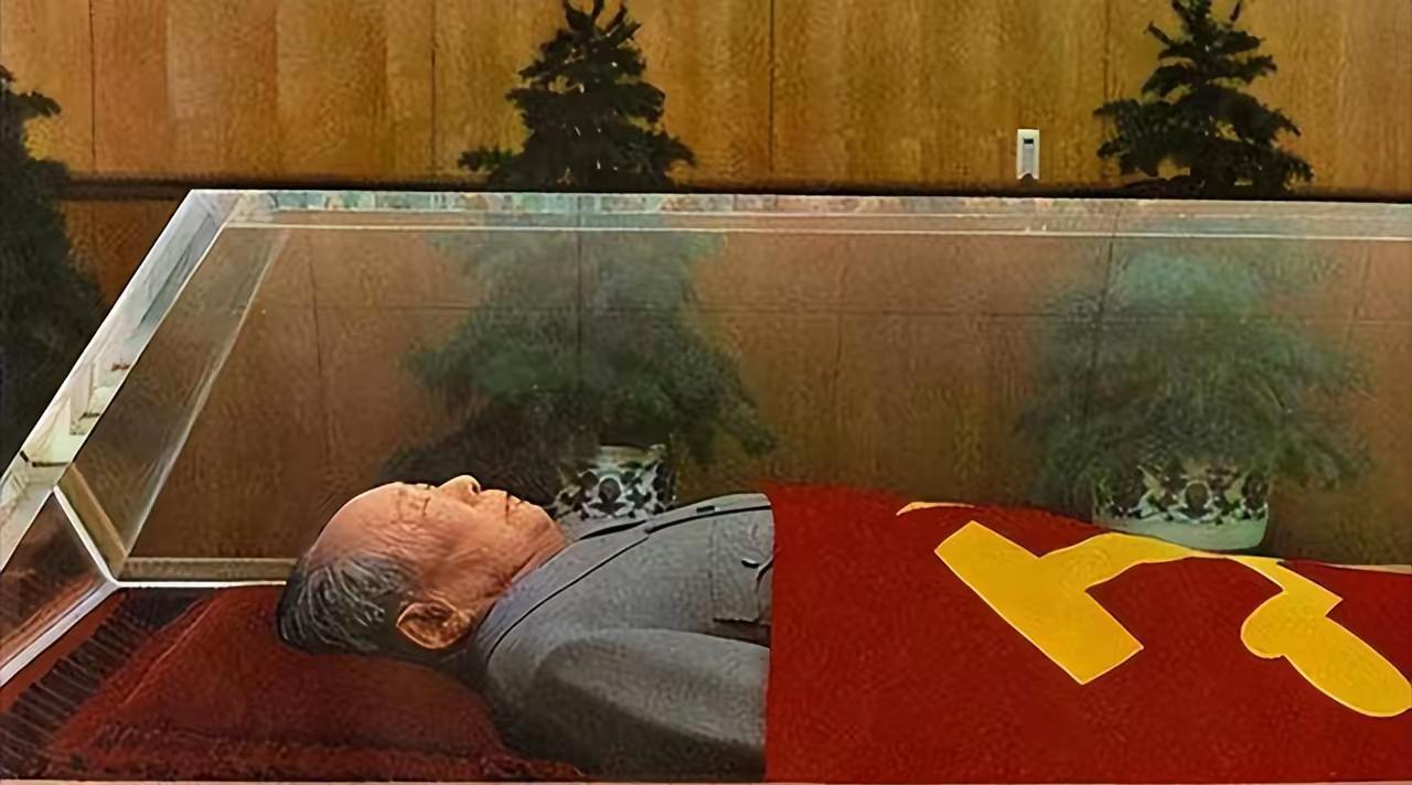 毛主席遗体防腐每年花费无数，而永久保存的水晶棺，纯度高达99.99%，价值更是不