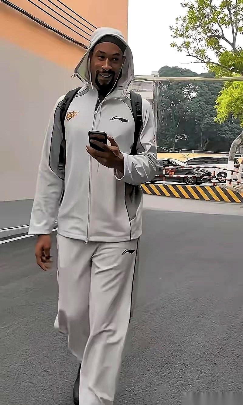 我滴个乖乖，这名单看得我心跳都漏了一拍。
揉了揉眼睛，又看了一遍。崔永熙，那个飞