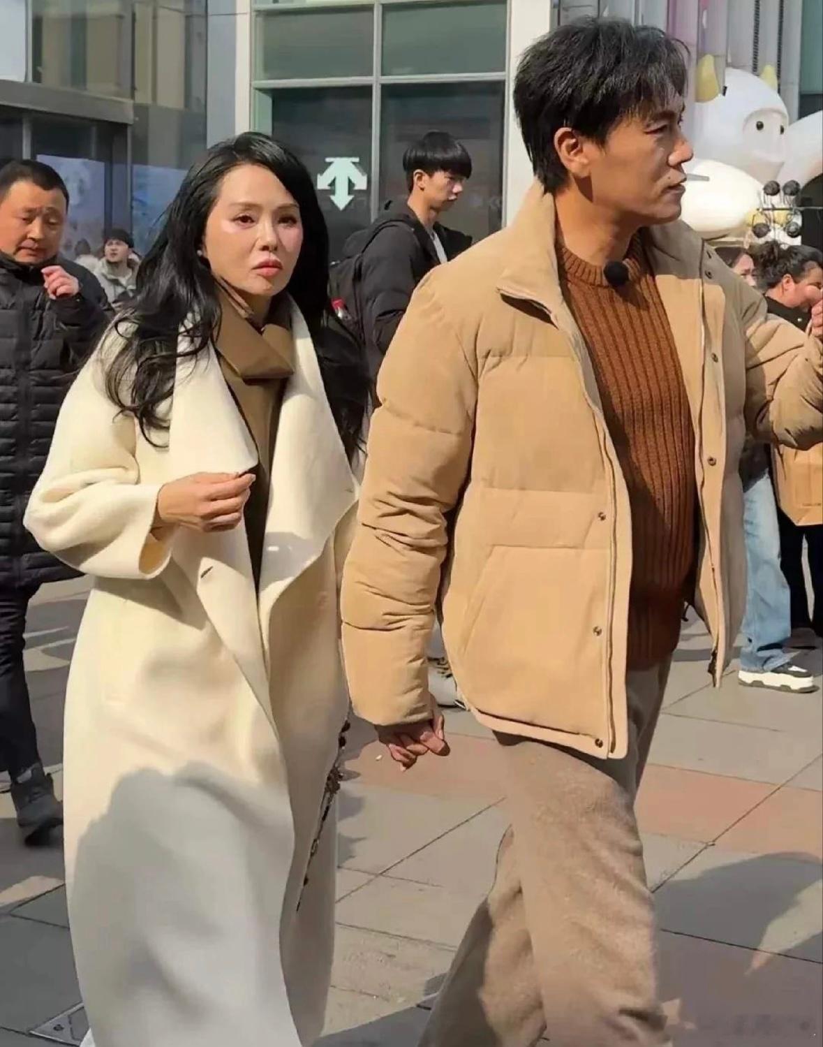 伊能静自曝在婚姻中的底线 伊能静说秦昊PUA我掉头就走爱可以温柔，但要有棱角。不