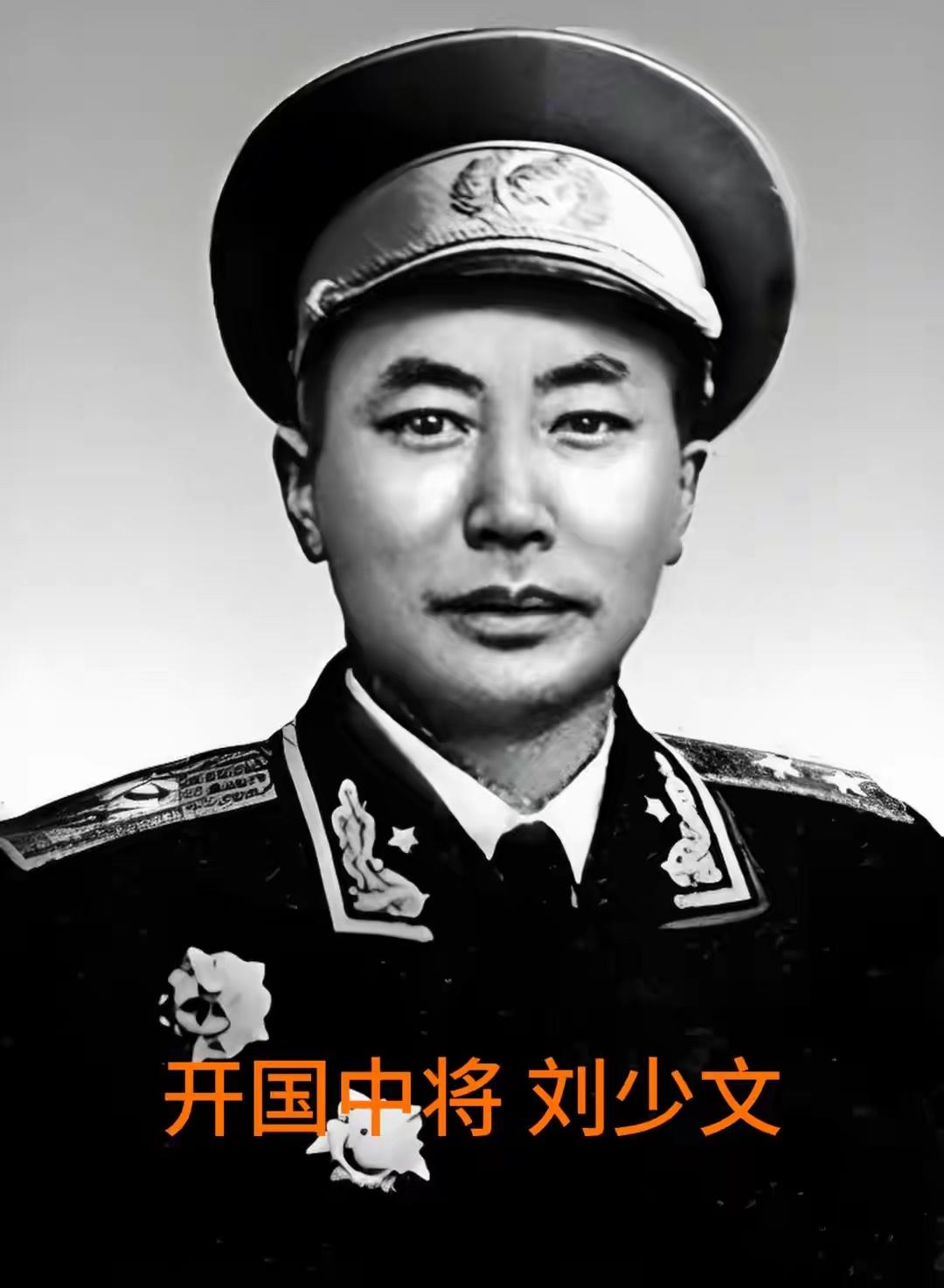 他是开国中将，我党隐蔽战线传奇无名英雄。早年留学苏联，精通外语，亲历长征，坚守革