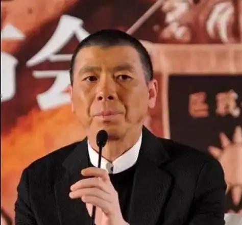 导演冯小刚近期动态频繁。事业上，他于2026年3月担任第十六届北京国际电影节“注