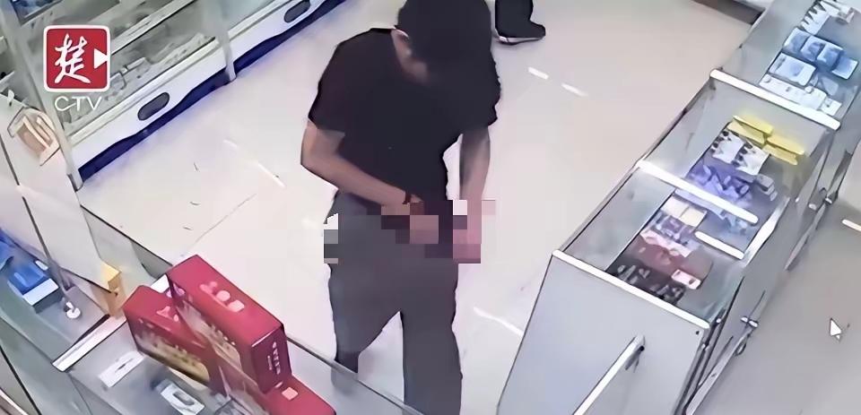 [月亮]湖北一男子从药店买了一盒“伟哥”，吃完却发现没有任何反应，他觉得药是假的