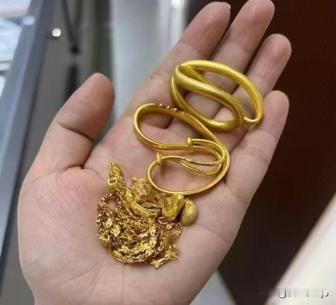2026年9月16日刷到黄金熊市若到来你会减少黄金投资吗这个话题，瞬间就想起前阵