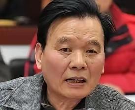 就为10万块钱，那个不要国家一分钱、硬生生在滩涂上建起一座城的猛人，竟被踢走了。