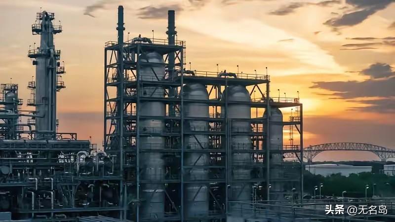 美国多家大型炼油厂接连发生爆炸！
3月24日，美国得克萨斯州阿瑟港的瓦莱罗炼油厂