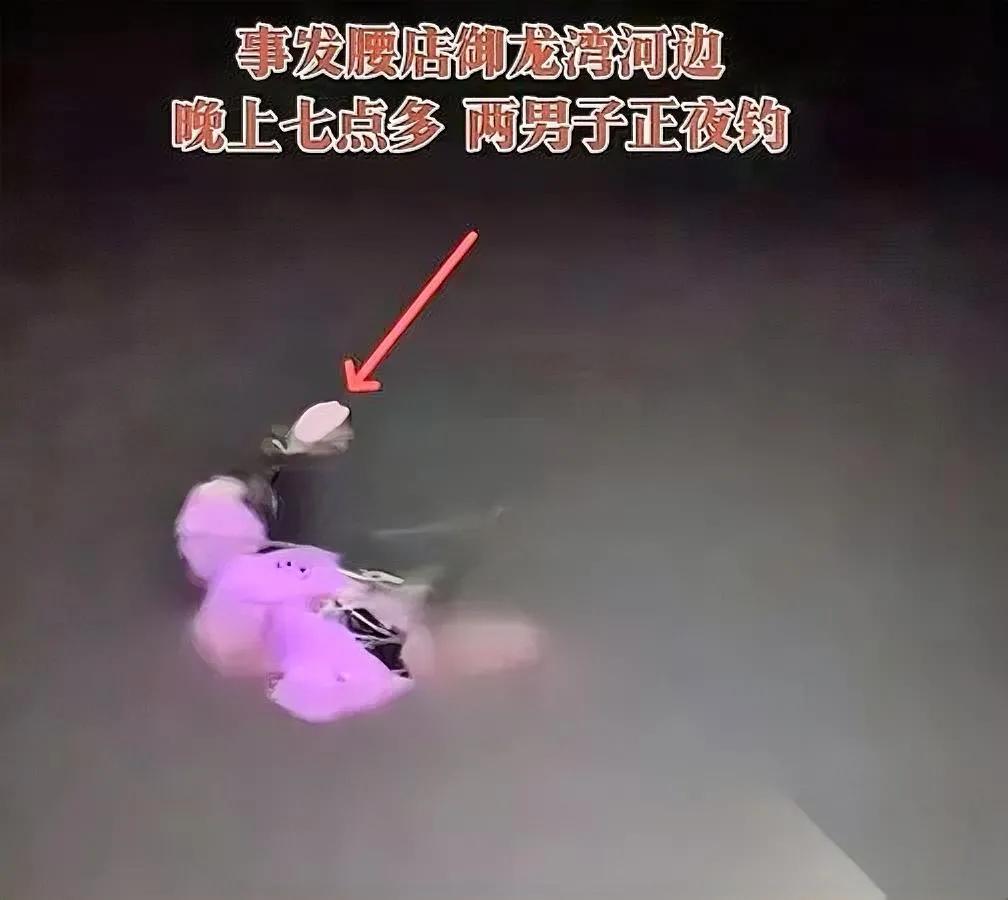 邓州女孩落水！漂三里地…

大晚上跟家人过桥时，她被急流冲走，爷爷奶奶和弟弟爬上