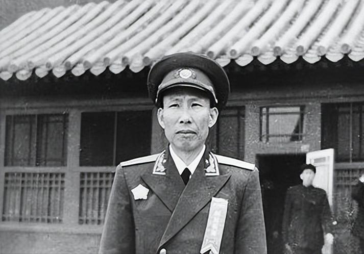 [微风]1943年，15个日本兵被八路军堵在窑洞里，他们拒不投降，没曾想八路军指