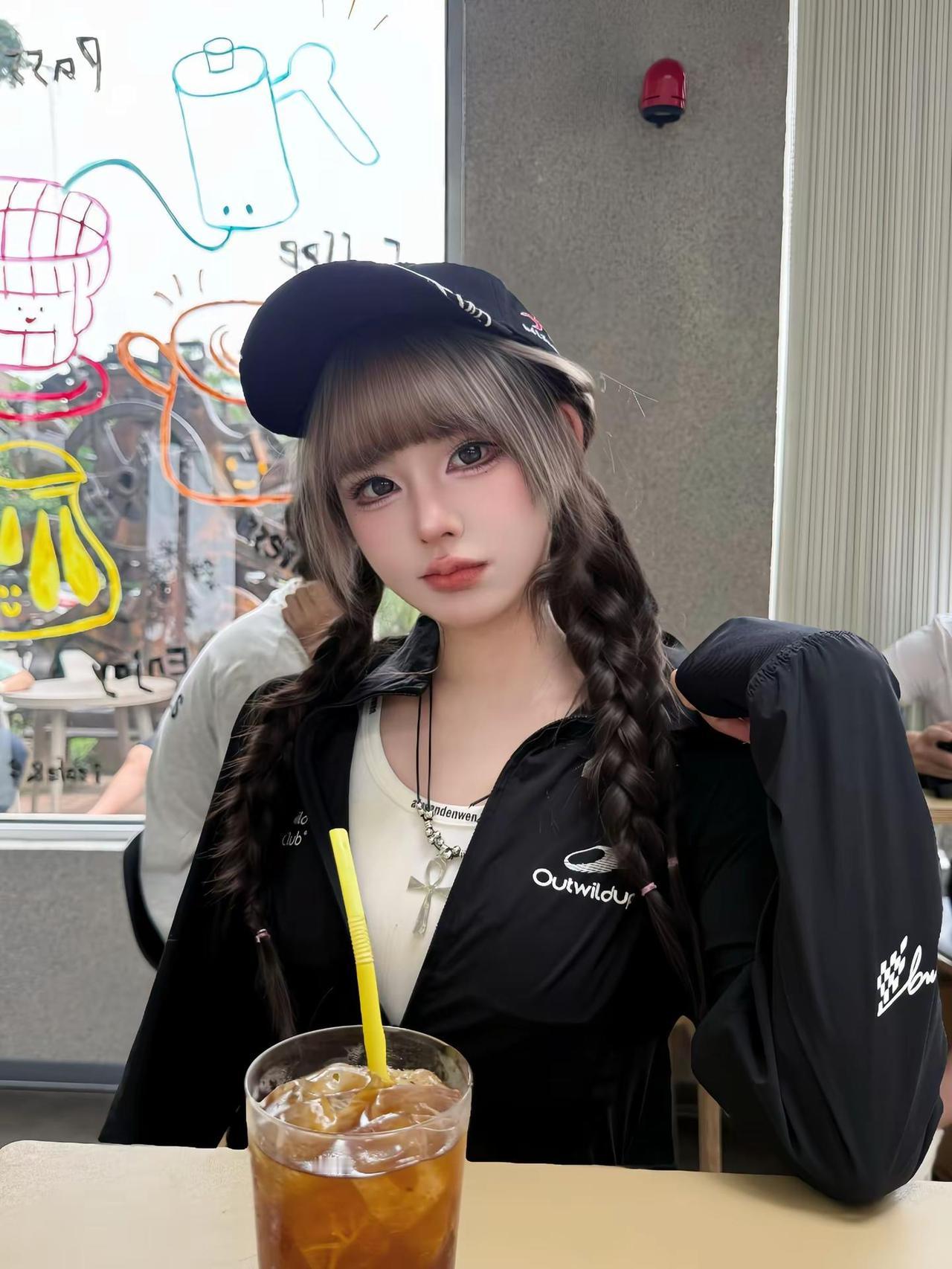 端午节别争什么甜粽咸粽了。把我身边的杂粽都带走咖啡馆街拍ootd 美式甜辣风 天