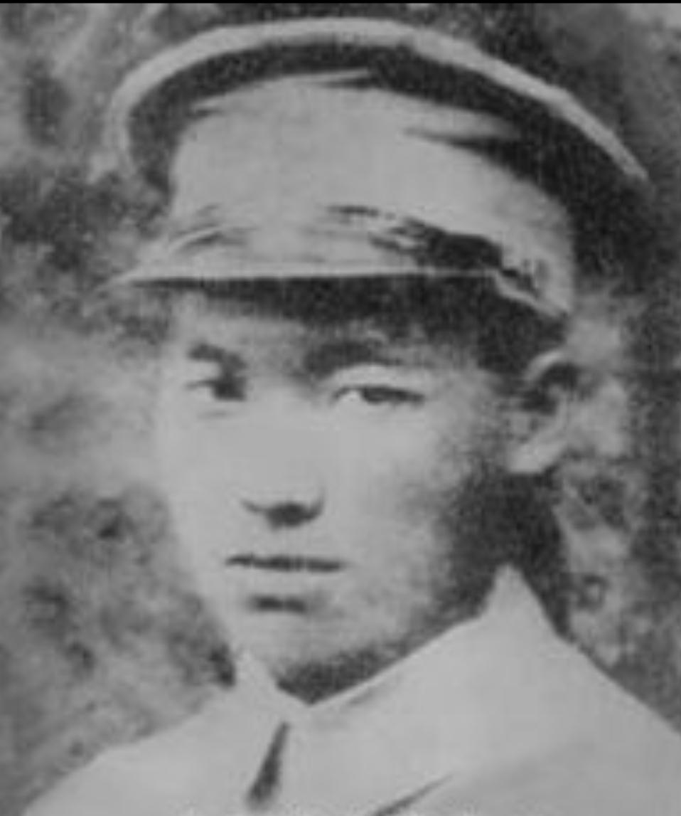 华品章（1902—1937），别号希平，四川西昌人，黄埔军校第四期炮兵科，国民革