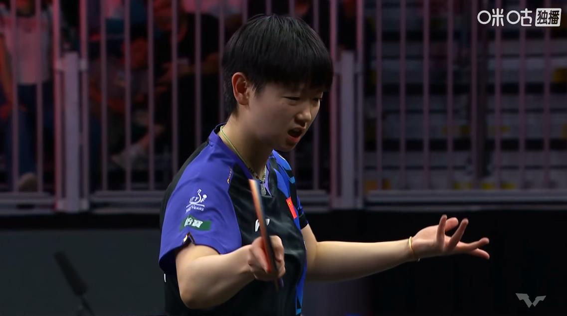 莎莎明明2-0领先，为何看上去表情很痛苦，
刘国正说出了原因，
蒯曼刚刚打完削球