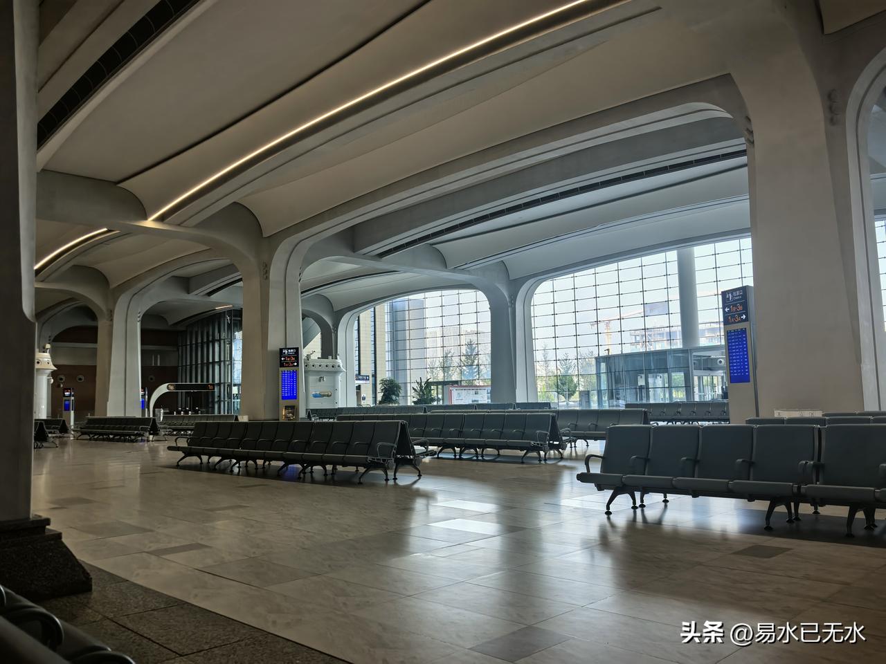 雄安新区的推进速度为何不是很快，这与其地理位置以及要承载的功能都有关系。
雄安新