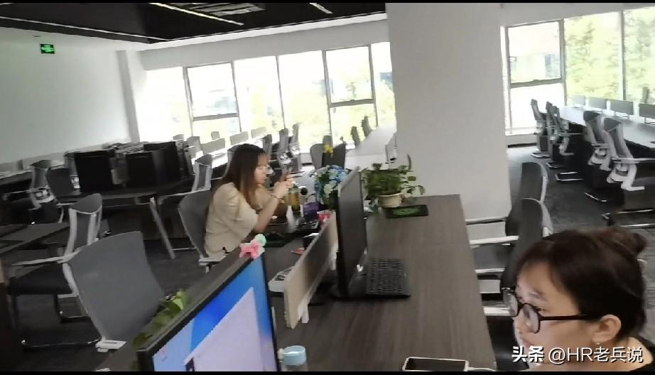 公司一员工补请病假，被hr给驳回了，原因是公司有明文规定：病假需要有二级以上就诊