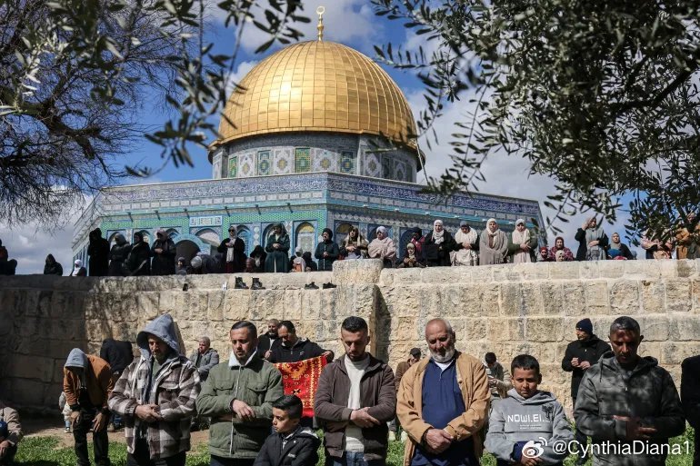 (UTC09：10)以色列关闭阿克萨清真寺已进入第二个月 据瓦法通讯社报道，以色