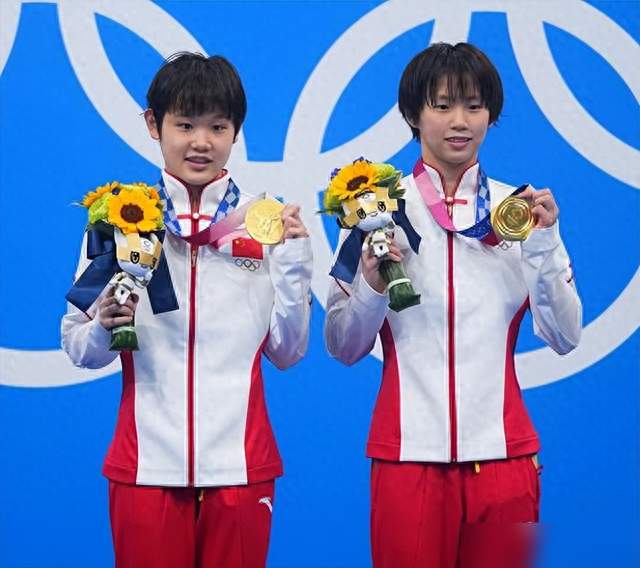 张家齐12年没碰奖金，三张银行卡没摸过，81万换不来自由。