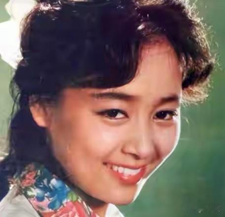 没有美颜，没有滤镜，没有整型，这十八位天真烂漫的少女都是天然美。
她们是上世纪我