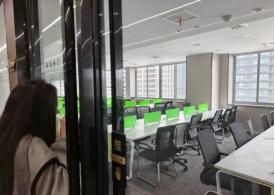 “太缺德了！”陕西西安，一家公司半夜11点突然给所有员工发了一条放假通知。大家还