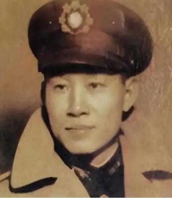 1951年，孙立人脱了衣服上床睡觉，习惯性地搂住老婆，却发现手感不对劲，他一怔，