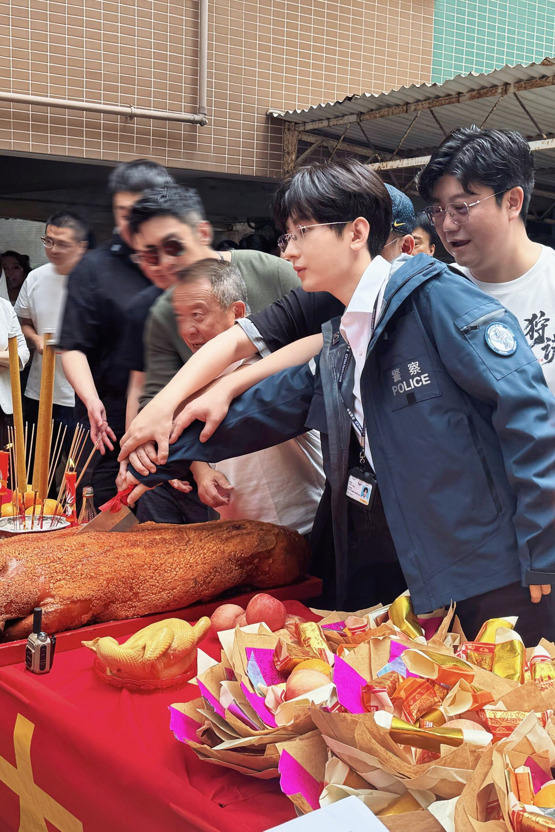 狩谎开机仪式，成毅粗香，主刀！狩谎到现在只官宣了成毅领衔主演林彦廷，只发了成毅单