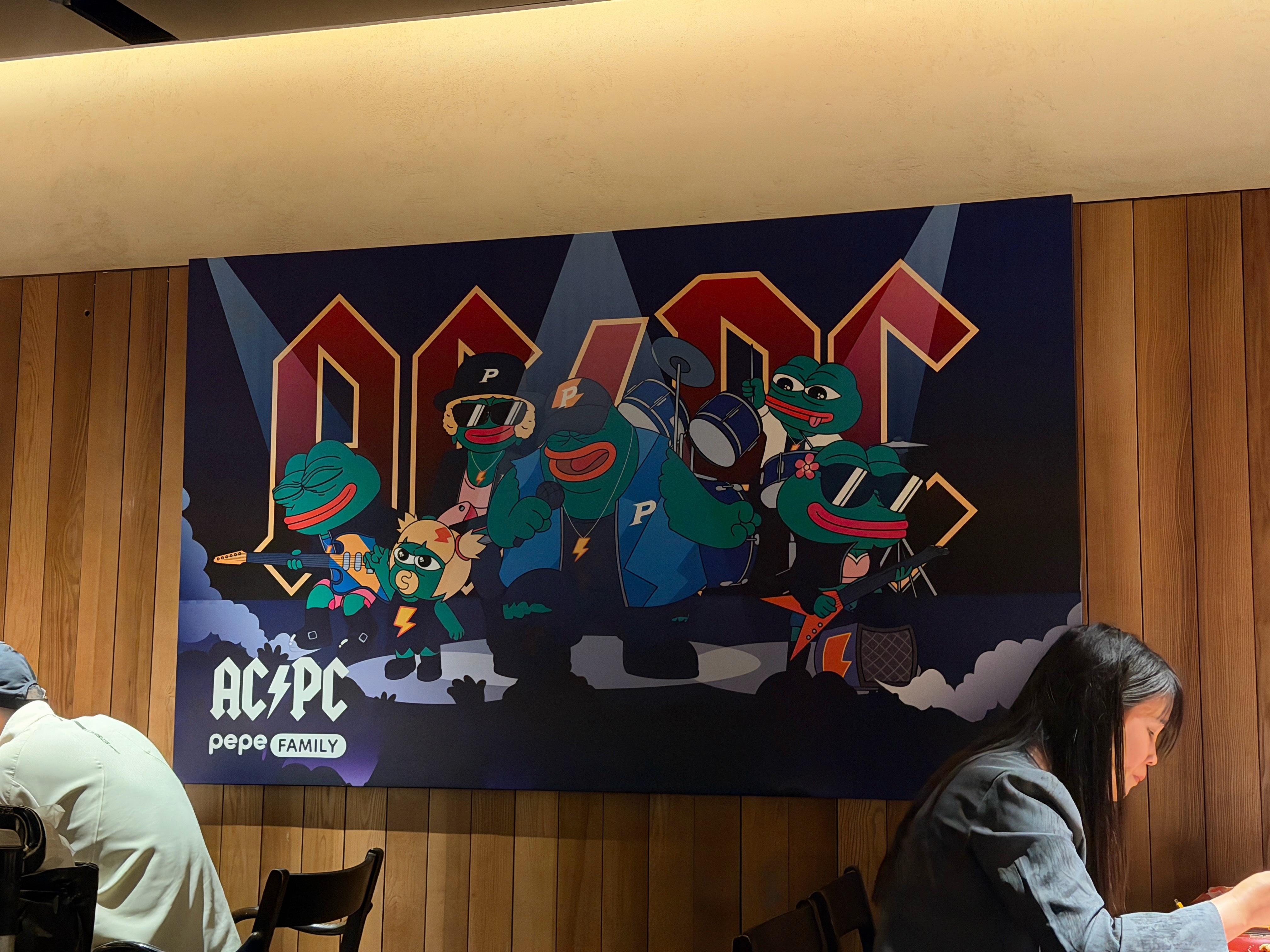 餐厅等位之余，拿“阔折叠Max”干把游戏！