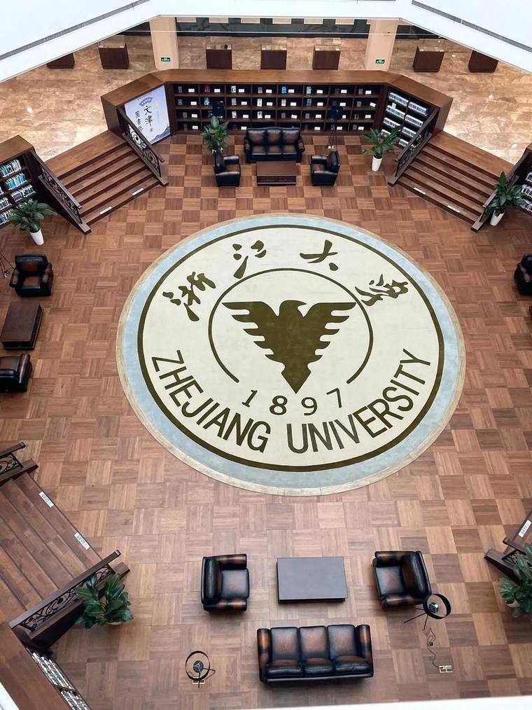 昨天早上9点向一位浙大计算机本科妈妈请教，他问我继续读研还是先就业，亲朋意见不统