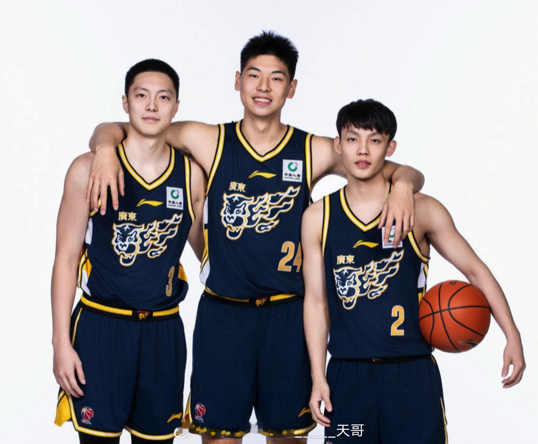 广东男篮vs宁波男篮 快速点评一下广东宏远险胜宁波男篮的比赛本赛季早些时间在宁波