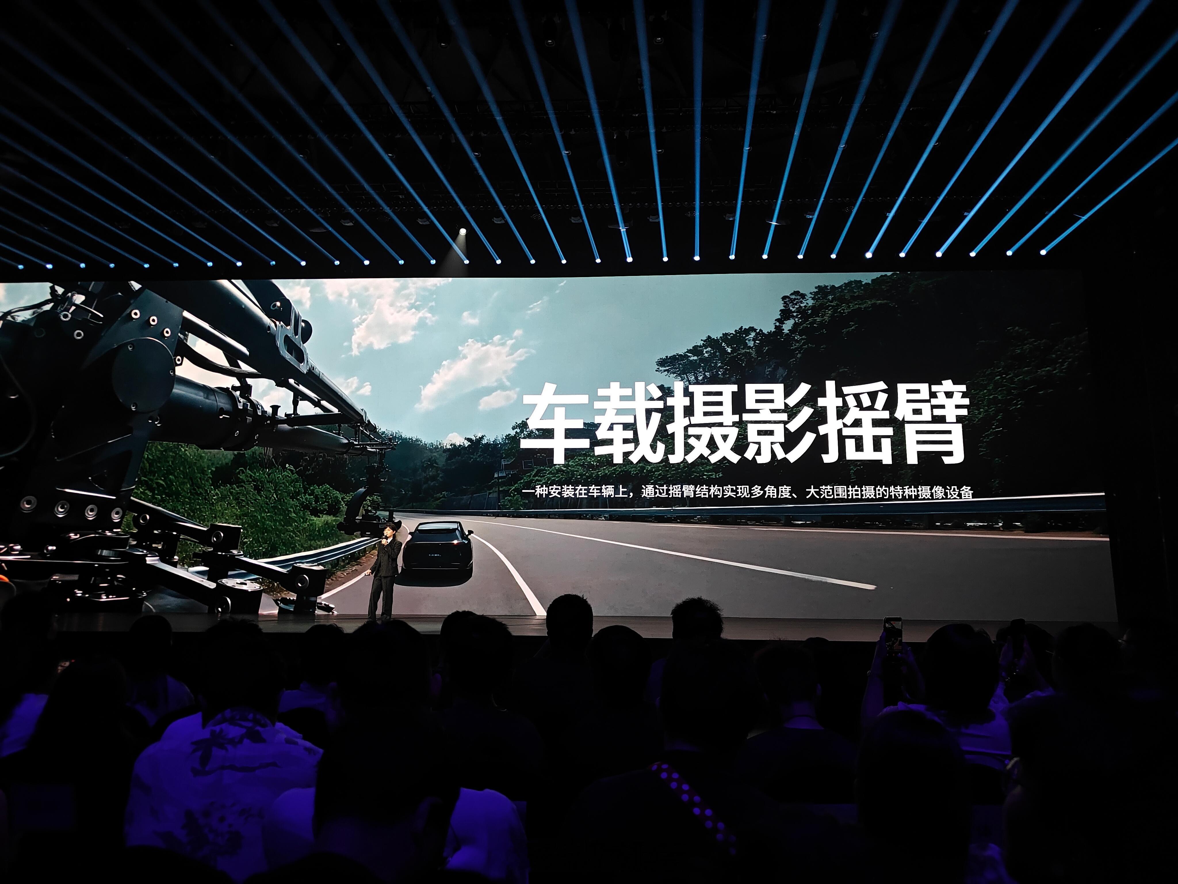 小鹏G9L今晚上市 好帅啊！没想到尹正拍的大片，竟然是小鹏G9L可以装上拍电影的