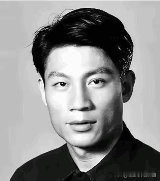 照片里的男演员，你可还有印象？他演的作品伴随着几代人成长，很多人都是看着他的电影