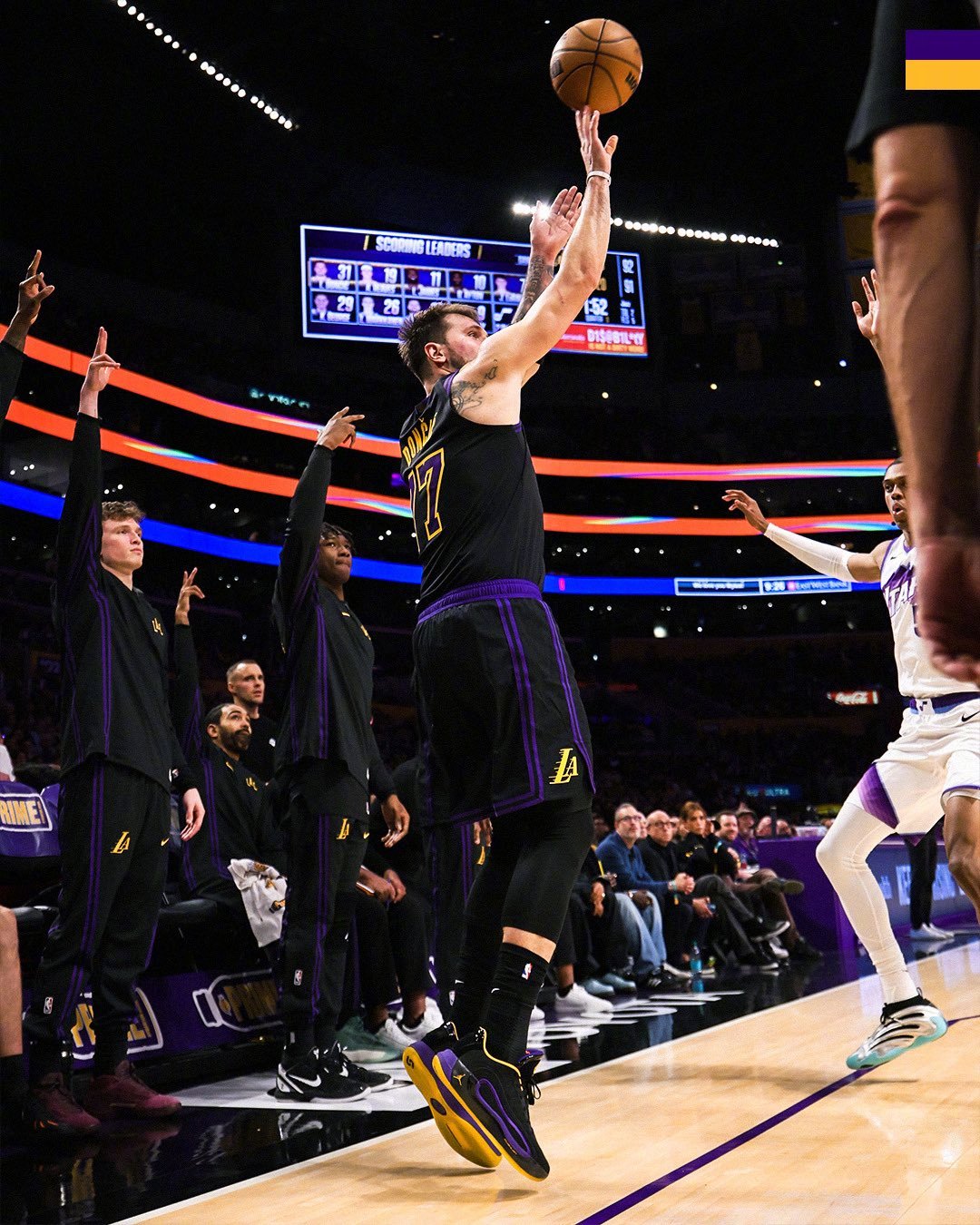 这就是我们的队伍💜💛 