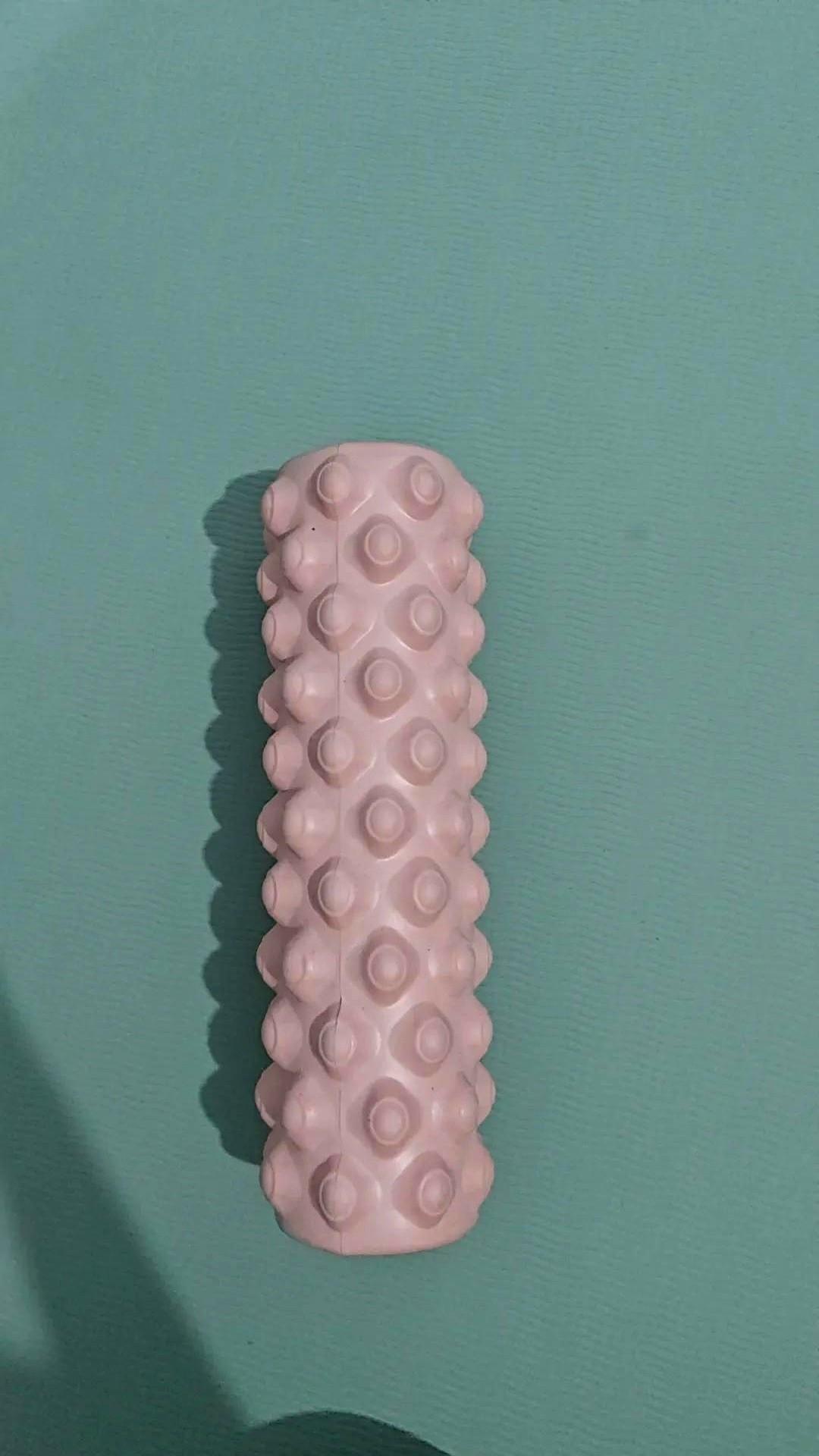 上周聚餐，小王把奶茶推给我：“你喝吧，我戒了，改喝蛋白粉。”

我一愣，这哥们儿