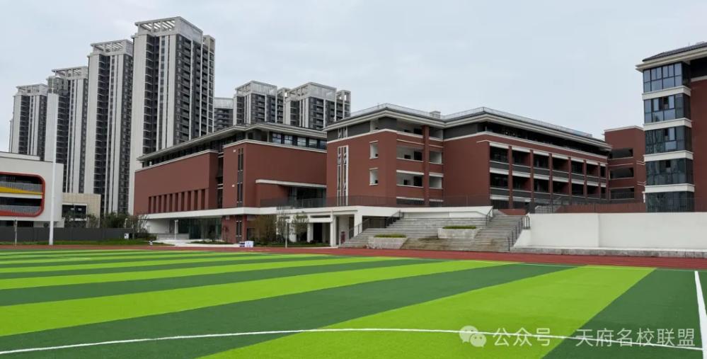 成都二中最新消息！和班型有关~

不少机构预测，2026年中考报名人数或将在去年