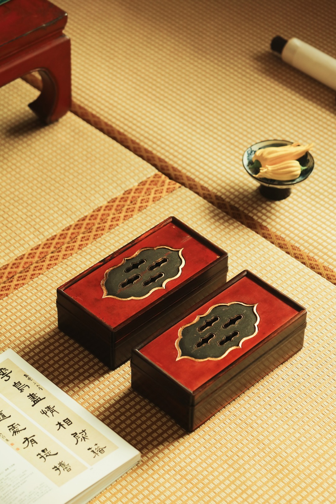 酸枝×老花板 | 收纳盒大红酸枝老料全独板制，面嵌清代花板，朱漆鎏金，古韵醇浓兼