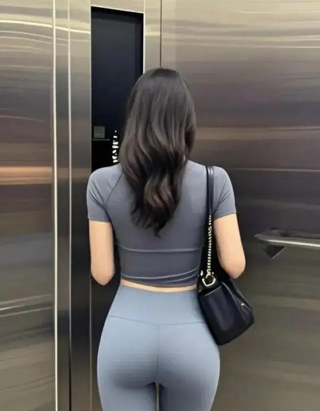 我们小区有个王姐，年轻时候仗着长得漂亮，整天想着嫁个有钱人。后来真找了个开公司的