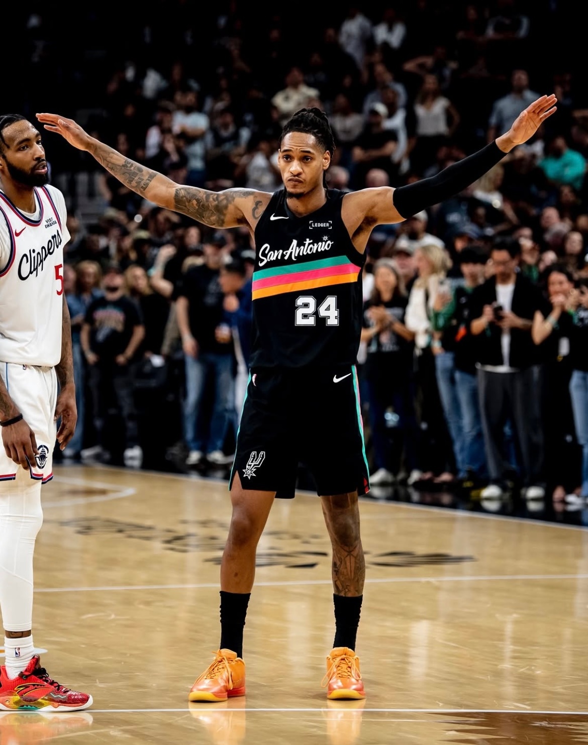 晚安马刺 山有顶峰，湖有彼岸。一切终有回甘，在坚持中静待花开。晚安刺蜜明天见晚安