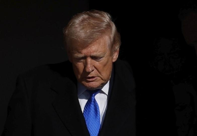 特朗普重返白宫，开启第二段任期，其执政表现始终备受关注。最新民意调查显示，受油价