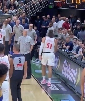 冬兵这个腿的问题，不会以后开始逐渐并发了吧。。。。nba季前赛勇士vs快船 ​​