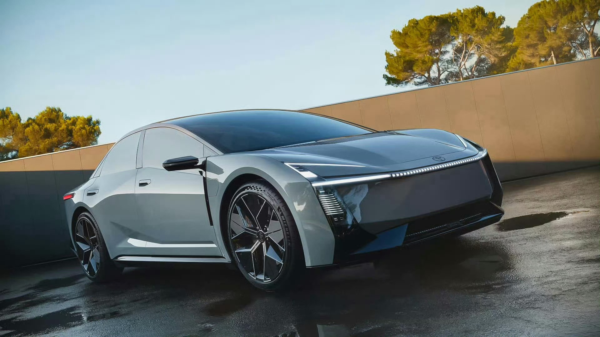 丰田卡罗拉的概念车后面要是真的长这样就不能叫它马路三大妈了得叫马路三幻神[dog