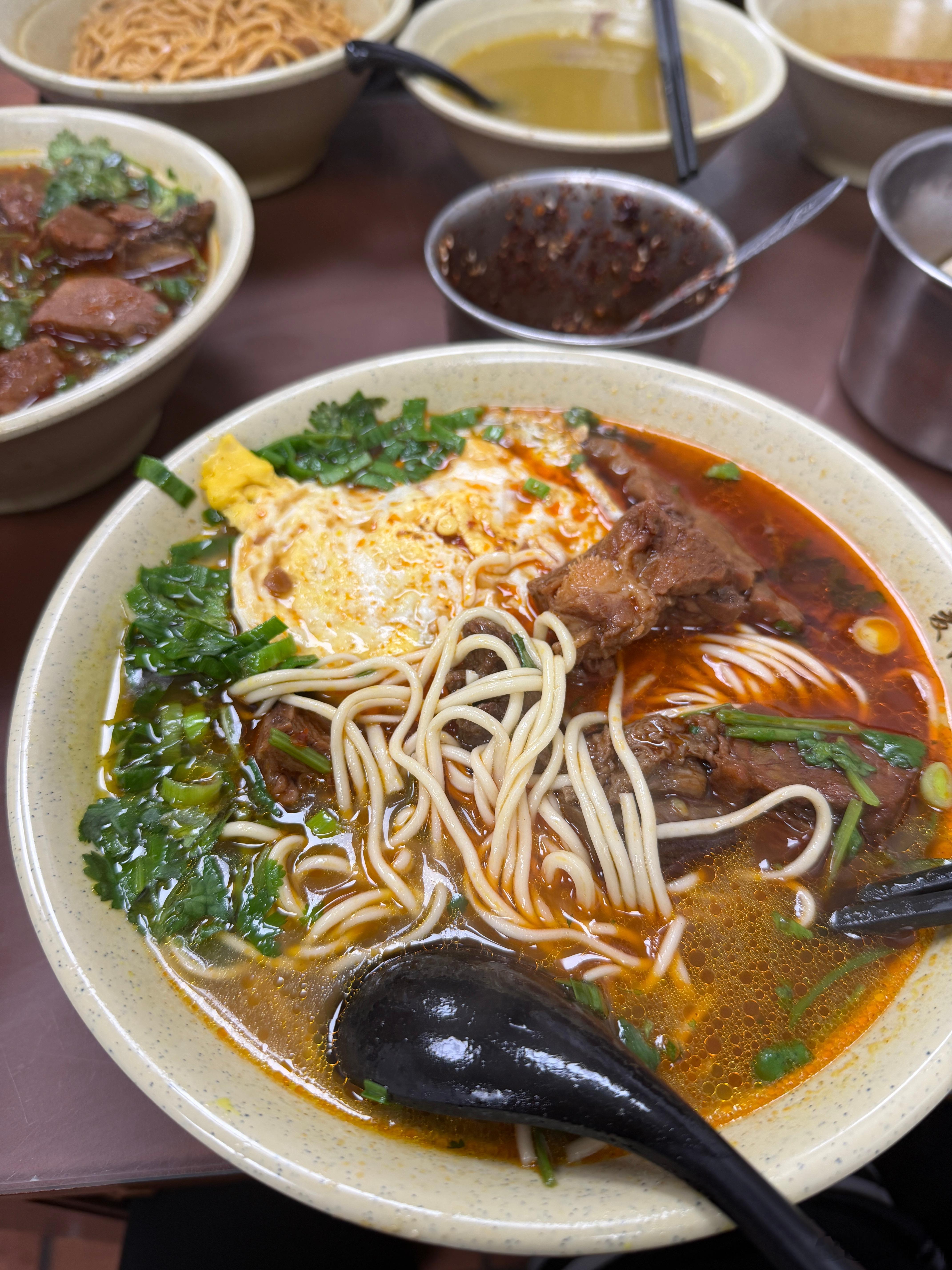 打完球吃碗牛肉面，无敌了 