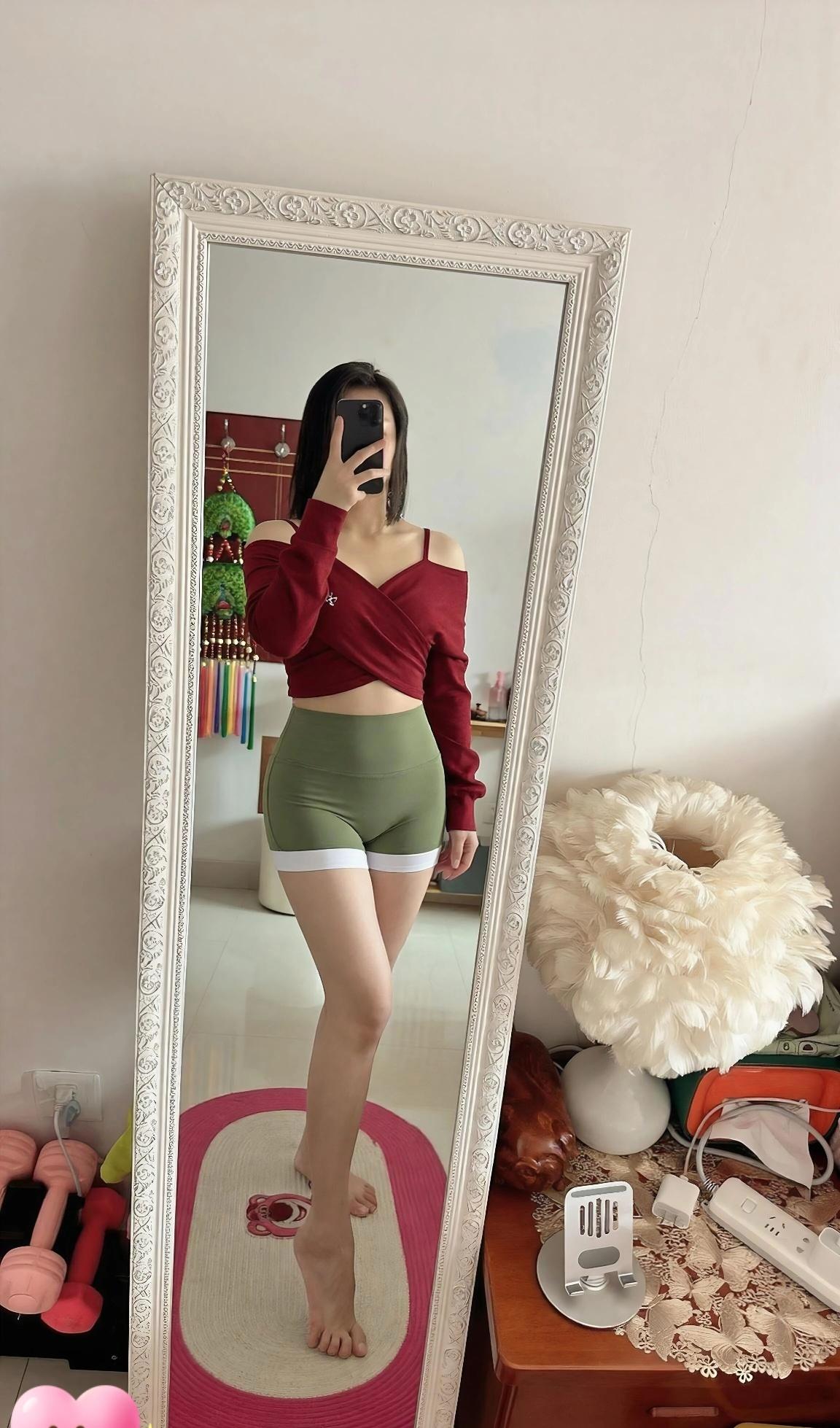 可爱妹妹怎么都喜欢高腰牛仔短裤?这样的搭配会不会更舒服？