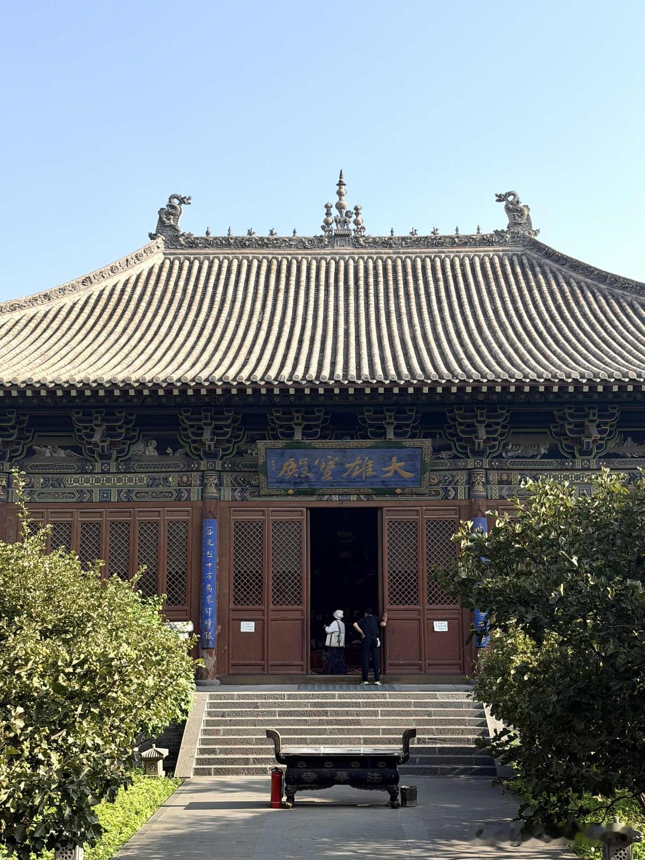 晋观土木｜殿藏山河  壁绘万象

中轴线核心的大雄宝殿，集合殿宇木构工艺、佛像造