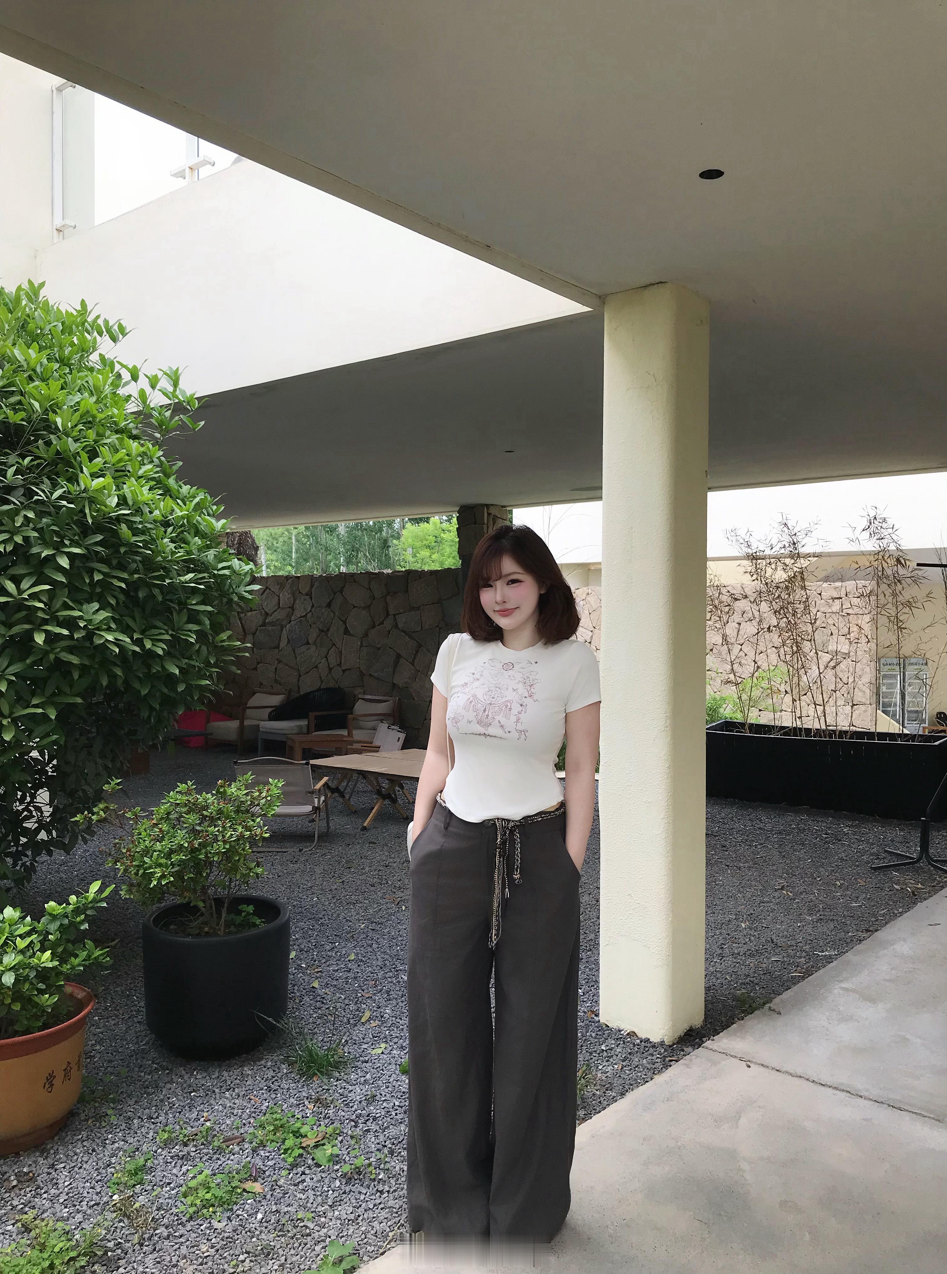 🥥浪漫度假风单品已就位轻盈面料适配盛夏炎热天气好看又舒服，颜值实力并存🌷说说