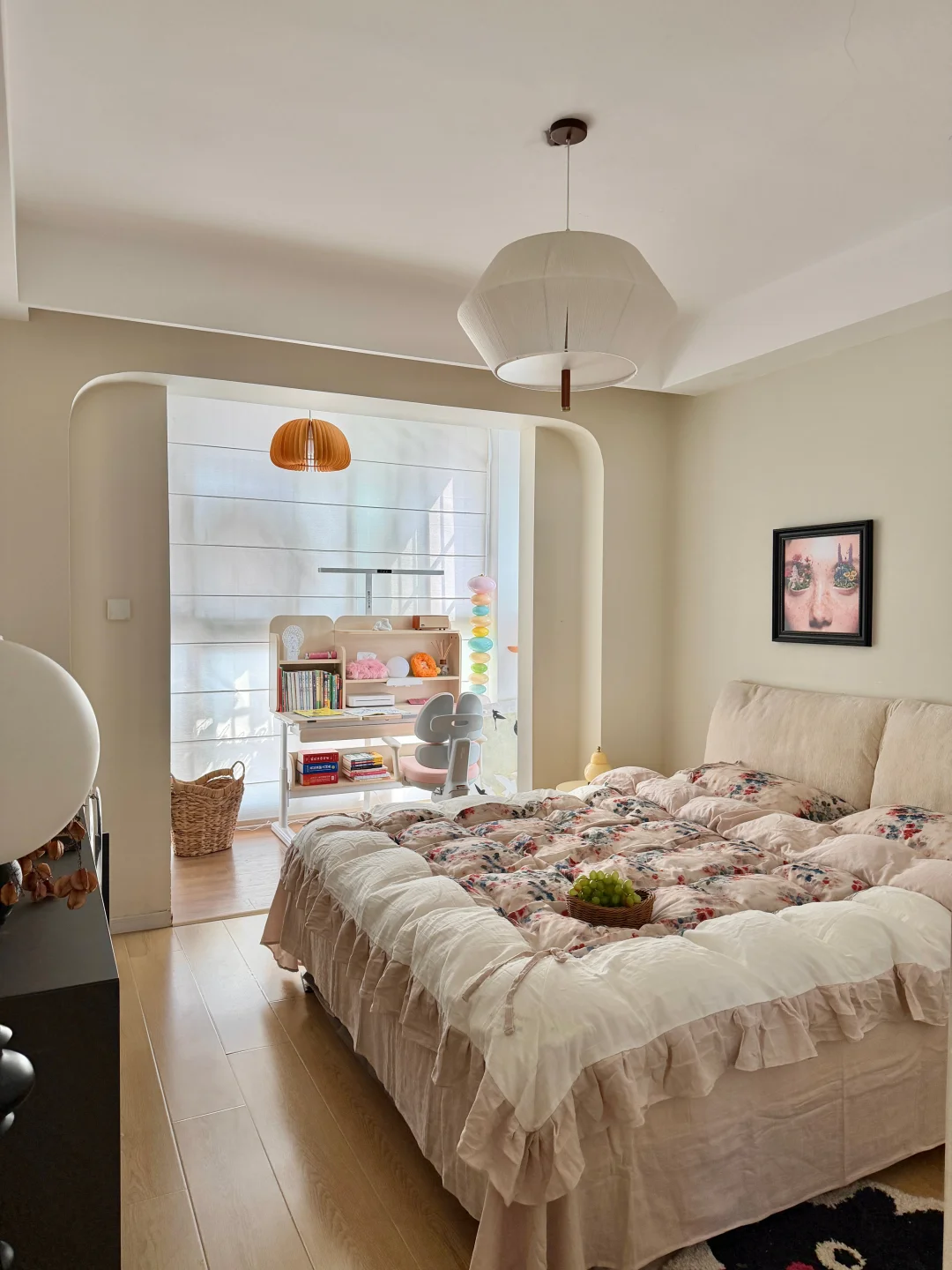 听我说，10㎡连阳台卧室这样布置太绝了！